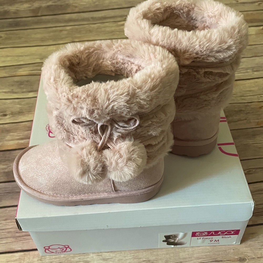 Blush Cozy Boots NWT 9 toddler